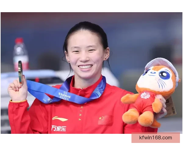 陈芋汐携新搭档勇夺跳水世界杯女双十米台冠军依然热爱赛场 陈芋汐携新搭档勇夺跳水世界杯女双十米台冠军依然热爱赛场